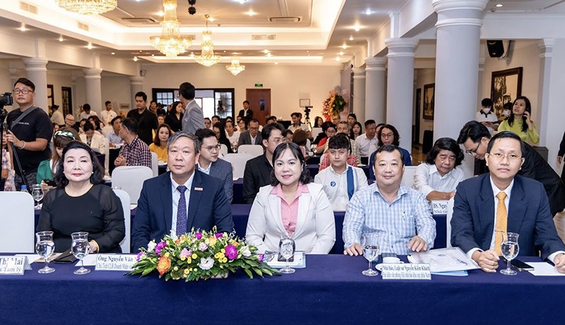 Các đại biểu tham dự.