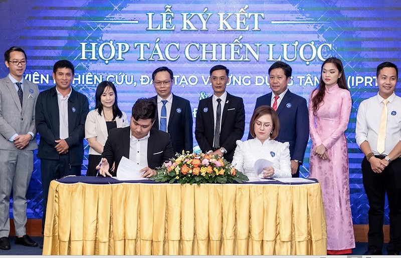 Lễ ký kết hợp tác giữa Viện IPRTA với các đối tác.