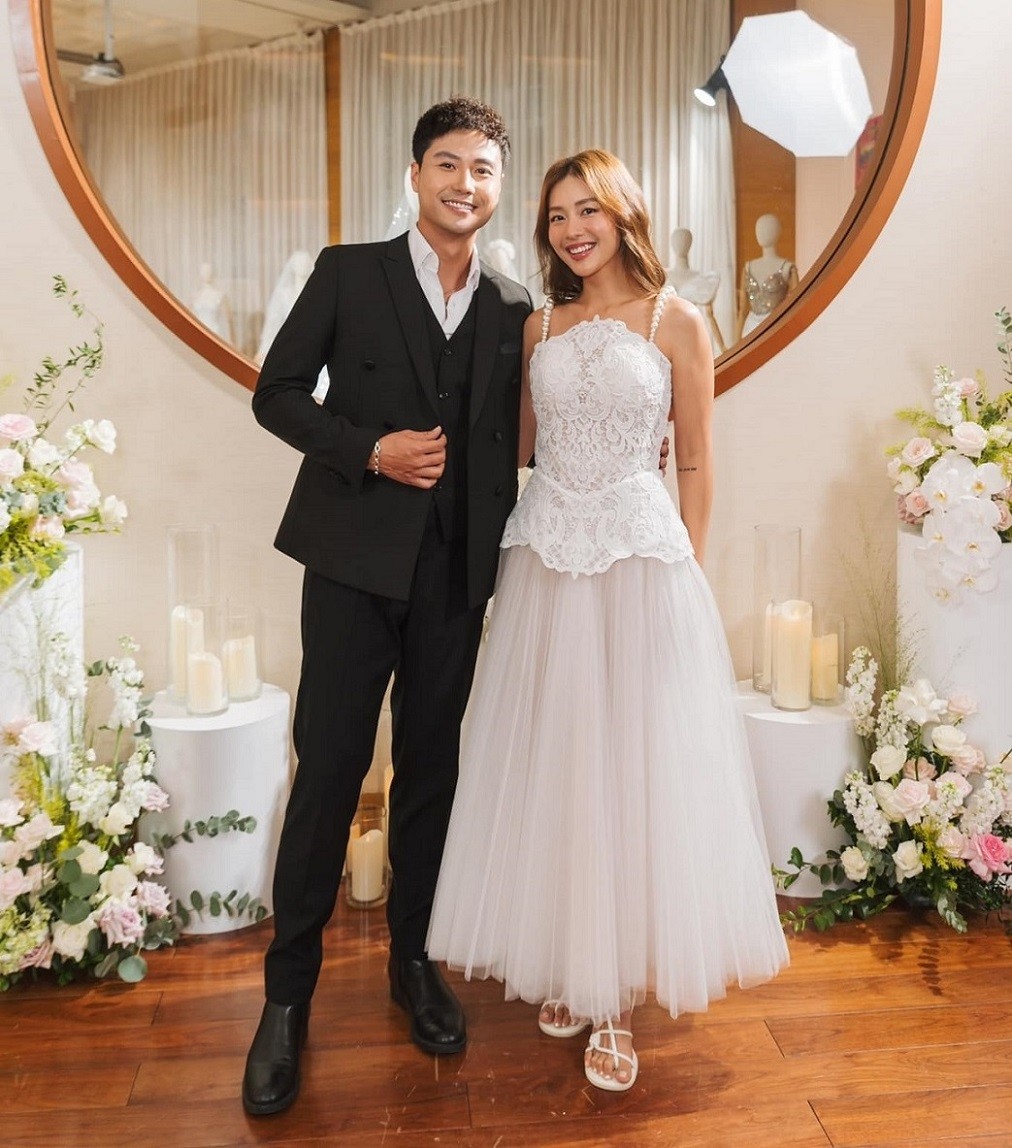 Sau chuyến đi Nhật Bản cùng nhau, cặp đôi Thanh Sơn - Khả Ngân tiếp tục khiến người hâm mộ thích thú khi cùng dự 1 sự kiện đồ cưới của nhà thiết kế Chung Thanh Phong.
