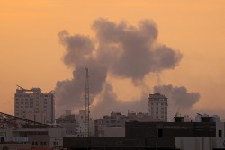 Israel tấn công trả đũa hơn 500 mục tiêu ở Dải Gaza, yêu cầu Mỹ tiếp tế tên lửa; báo Pháp nhận định pháo đài không còn ‘bất khả chiến bại'