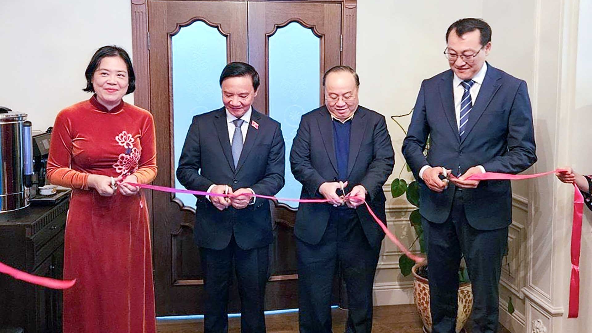 Khai trương Phòng trưng bày sản phẩm Việt Nam tại Astana, Kazakhstan