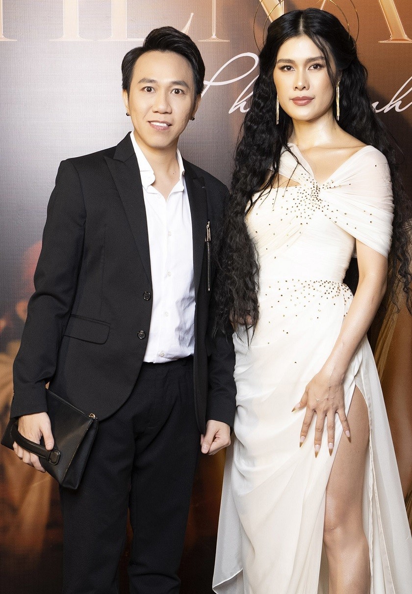 Hoa hậu Đỗ Thị Hà và ca sĩ Vy Oanh