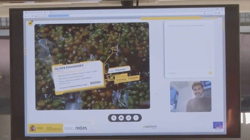 Cùng với đó, dự án 5G cũng thử nghiệm tính năng cho người dùng truy cập từ vị trí cách xa La Boqueria hàng dặm, bằng cách sử dụng cùng một màn hình hiển thị thực tế tăng cường trên video phát trực tuyến. Cùng với đó, dự án 5G cũng thử nghiệm tính năng cho người dùng truy cập từ vị trí cách xa La Boqueria hàng dặm, bằng cách sử dụng cùng một màn hình hiển thị thực tế tăng cường trên video phát trực tuyến.