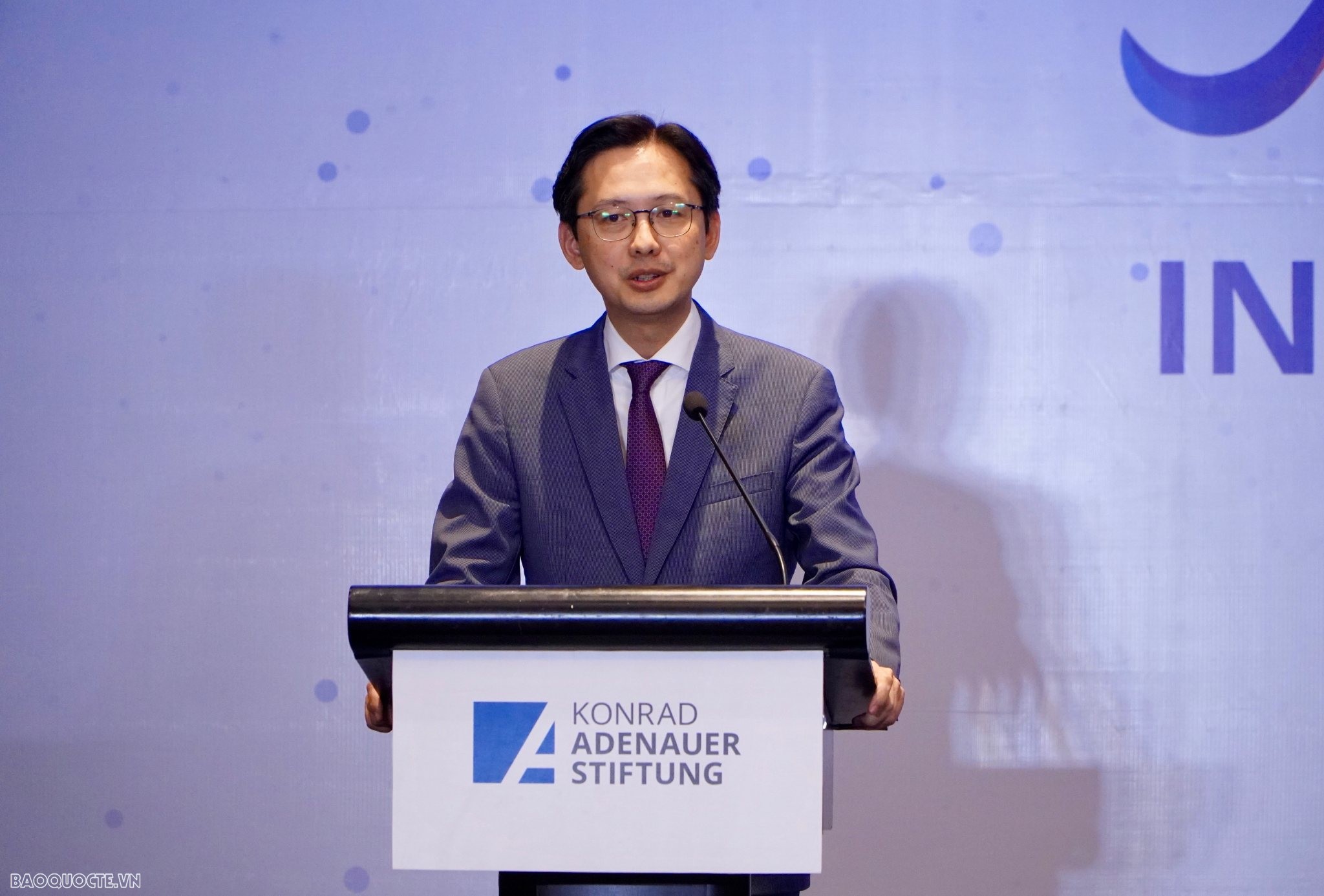 Nhân dịp đặc biệt kỷ niệm 30 năm mở văn phòng KAS tại Việt Nam, Thứ trưởng Bộ Ngoại giao gửi lời cảm ơn sâu sắc tới các đối tác Đức 