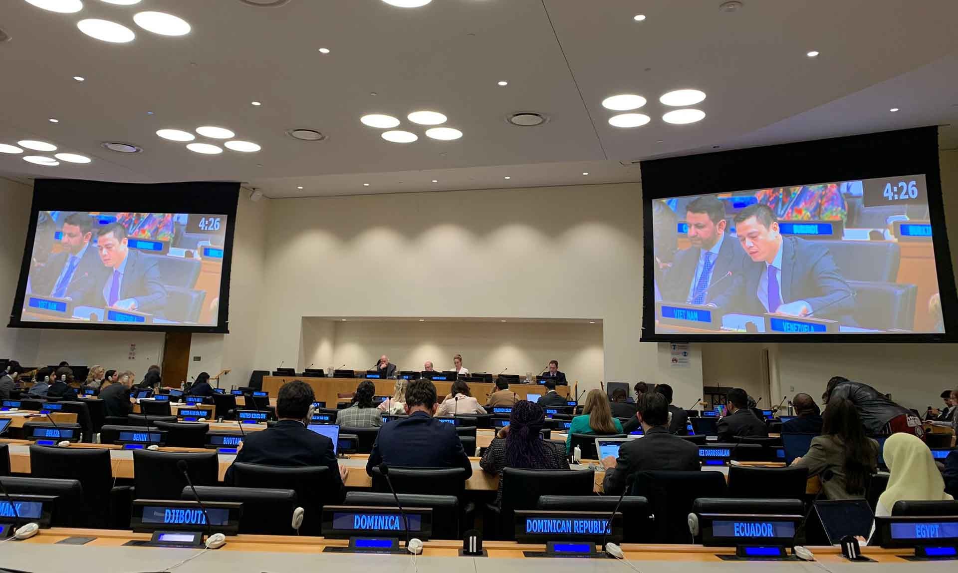 Toàn cảnh phiên thảo luận chung về đề mục xóa nghèo, phát triển nông nghiệp và an ninh lương thực. Toàn cảnh phiên thảo luận chung về đề mục xóa nghèo, phát triển nông nghiệp và an ninh lương thực.