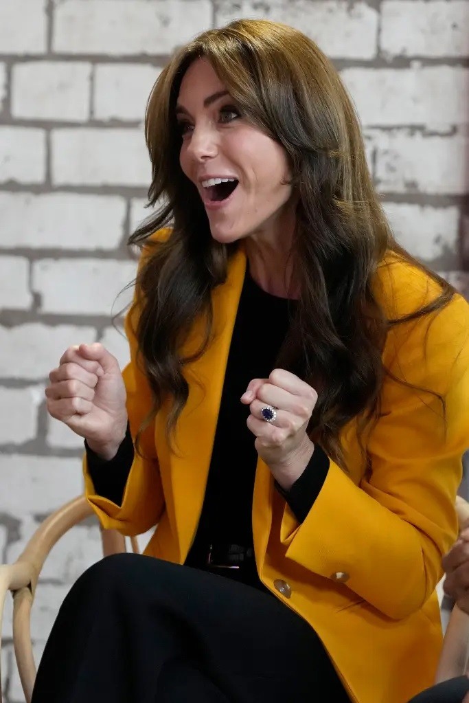 Ý nghĩa trang phục của Vương phi xứ Wales nhân Ngày sức khỏe tâm thần thế giới