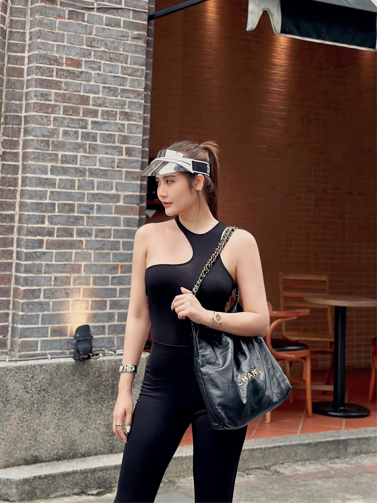 Gu thời trang đời thường năng động của diễn viên Phan Minh Huyền