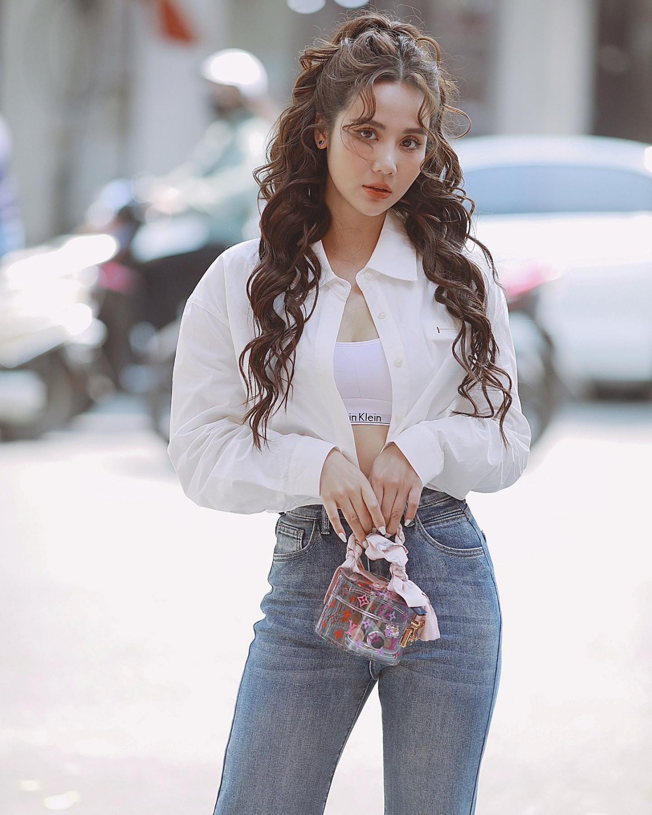 Gu thời trang đời thường năng động của diễn viên Phan Minh Huyền