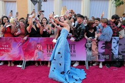 Nữ ca sĩ Taylor Swift ra mắt phim hòa nhạc 'Eras Tour'