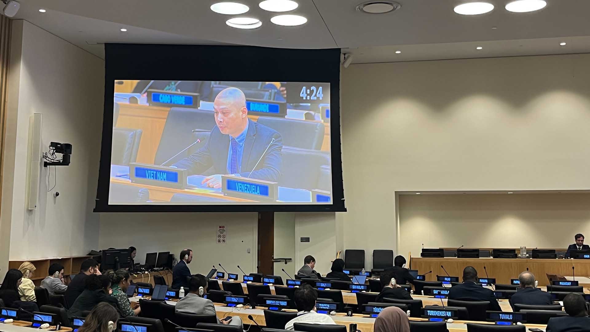 Ủy ban 2 của Khóa 77 Đại hội đồng Liên hợp quốc tiến hành thảo luận về hoạt động điều phối phát triển. 