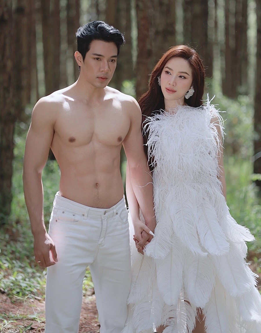 Nam vương Siêu quốc gia Thái Lan Topz Nathanon và ca sĩ Bảo Thy trong MV quay ở Đà Lạt.