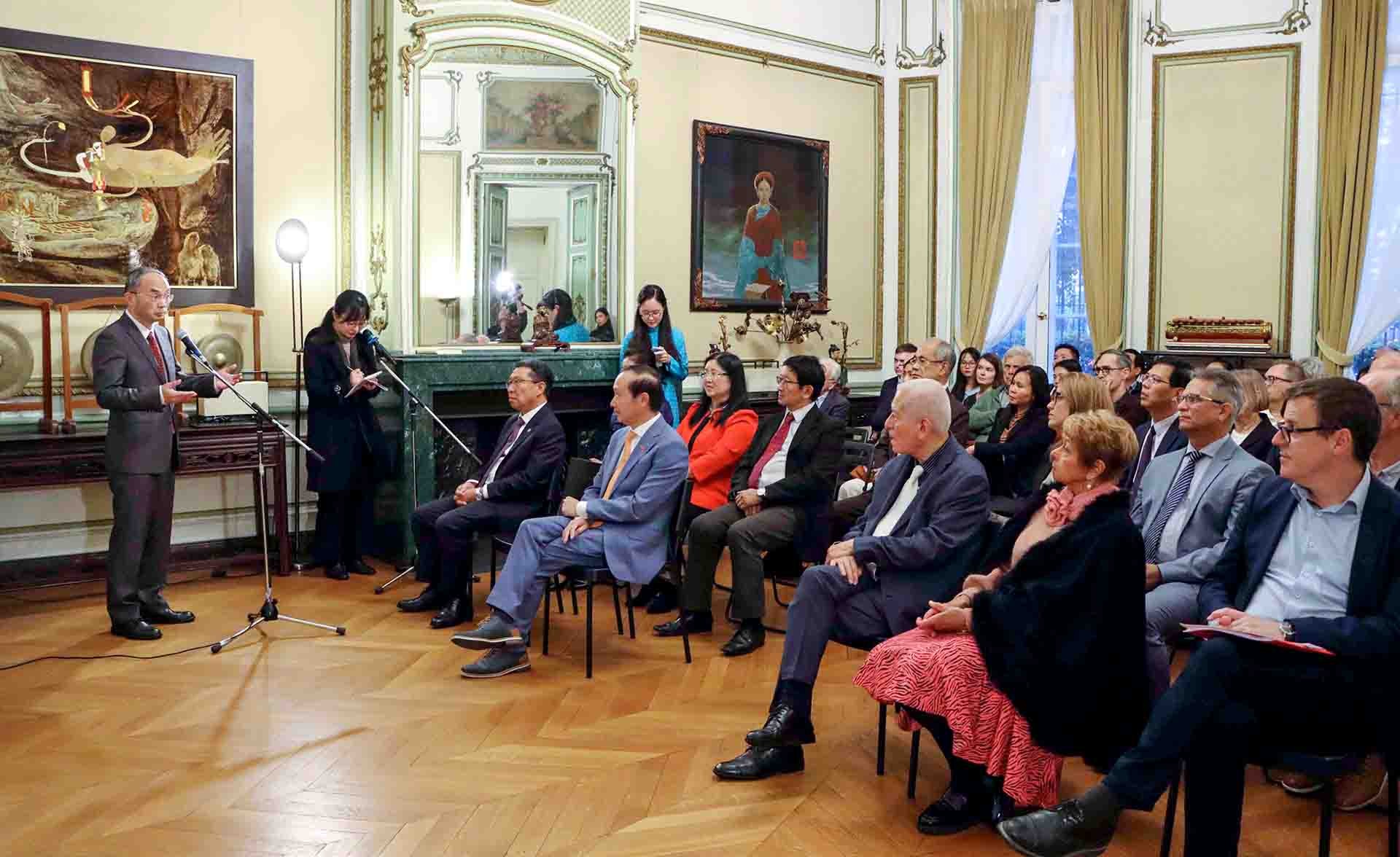 Đại sứ Trung Quốc tại Bỉ Cao Zhongming phát biểu tại sự kiện. (Nguồn: TTXVN) Đại sứ Trung Quốc tại Bỉ Cao Zhongming phát biểu tại sự kiện. (Nguồn: TTXVN)