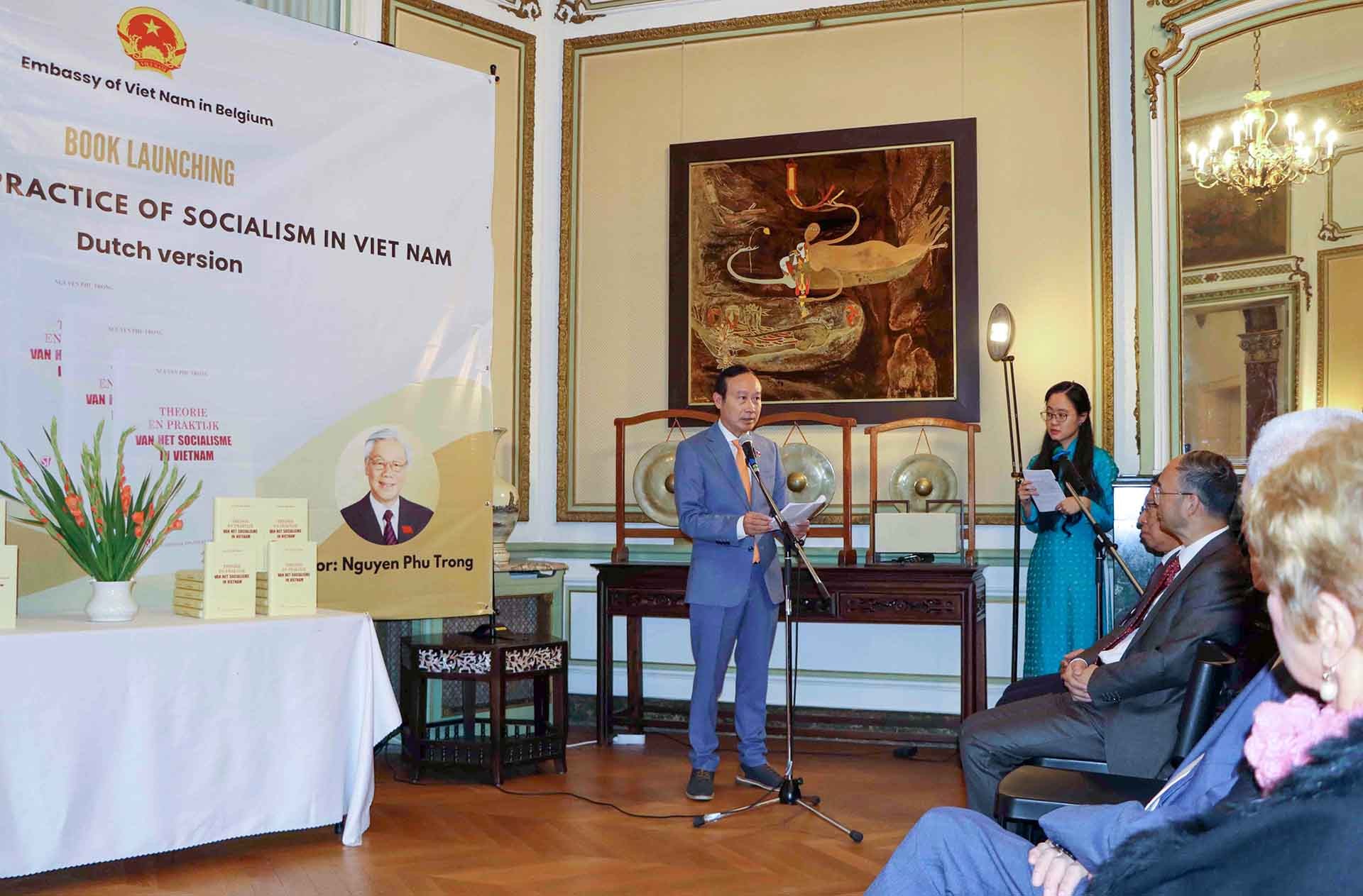 Đại sứ Nguyễn Văn Thảo phát biểu khai mạc Lễ ra mắt sách. (Nguồn: TTXVN) Đại sứ Nguyễn Văn Thảo phát biểu khai mạc Lễ ra mắt sách. (Nguồn: TTXVN)