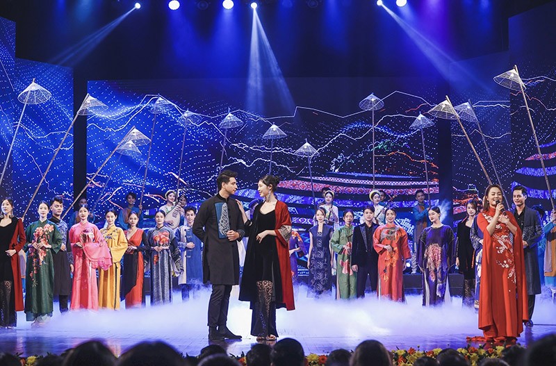 Tại sự kiện “Giải thưởng toàn quốc về thông tin đối ngoại”.