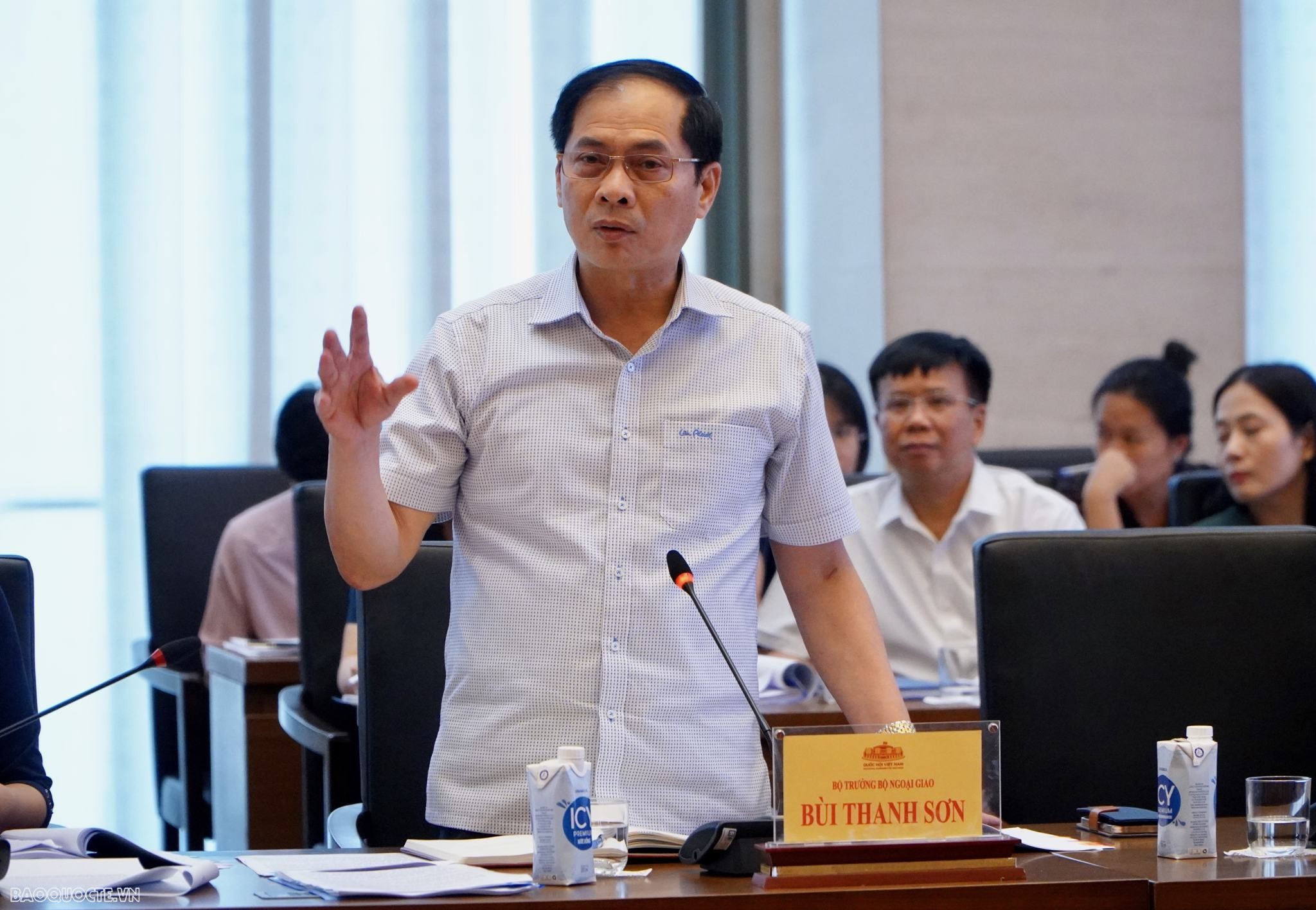 Tập trung tháo gỡ những điểm nghẽn về cơ chế, chính sách, pháp luật  tạo điều kiện cho việc bảo đảm cơ sở vật chất, chế độ đối với cán bộ Ngoại giao