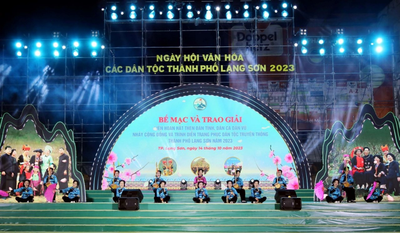 Tiết mục hát then đàn tính tại Liên hoan các Câu lạc bộ hát then đàn tính, dân ca, dân vũ, nhảy cộng đồng...trong khuôn khổ Ngày hội văn hoá các dân tộc thành phố Lạng Sơn năm 2023. (Nguồn: TTXVN) Tiết mục hát then đàn tính tại Liên hoan các Câu lạc bộ hát then đàn tính, dân ca, dân vũ, nhảy cộng đồng...trong khuôn khổ Ngày hội văn hoá các dân tộc thành phố Lạng Sơn năm 2023. (Nguồn: TTXVN)