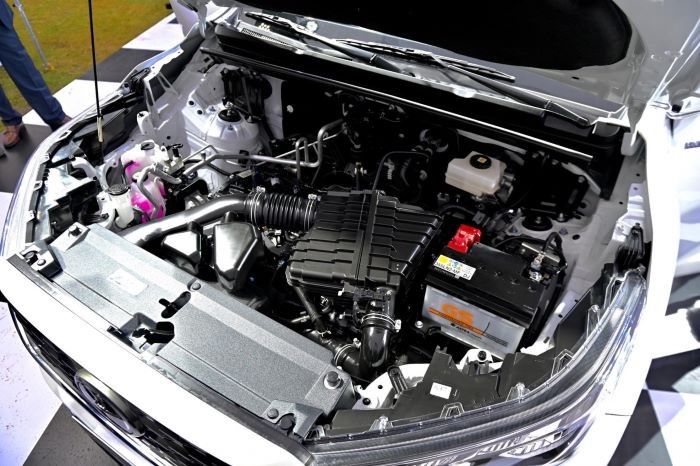 Cận cảnh Toyota Innova Cross 2.0HEV, giá 990 triệu đồng Cận cảnh Toyota Innova Cross 2.0HEV, giá 990 triệu đồng