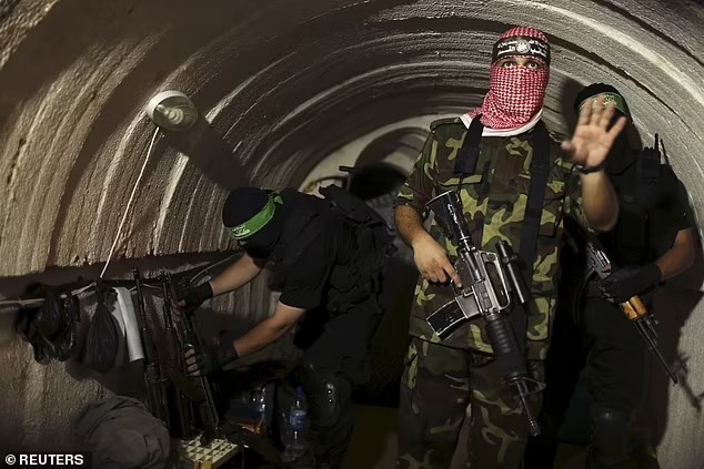 Hamas có vũ khí và 'bí kíp' gì cho cuộc đối đầu với Israel? Hamas có vũ khí và 'bí kíp' gì cho cuộc đối đầu với Israel?