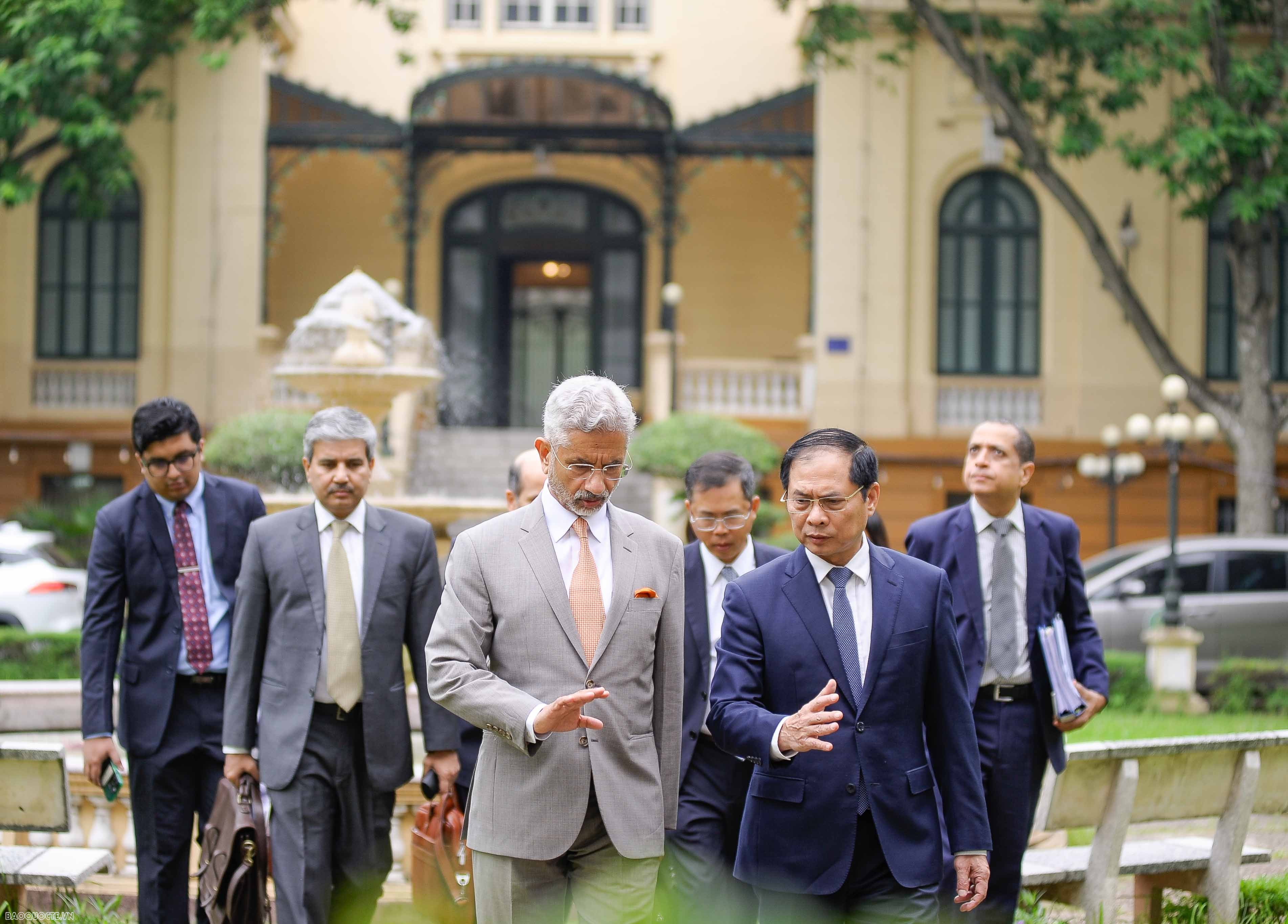 Việt Nam-Ấn Độ: Sự hội tụ trong thế giới quan Việt Nam-Ấn Độ: Sự hội tụ trong thế giới quan