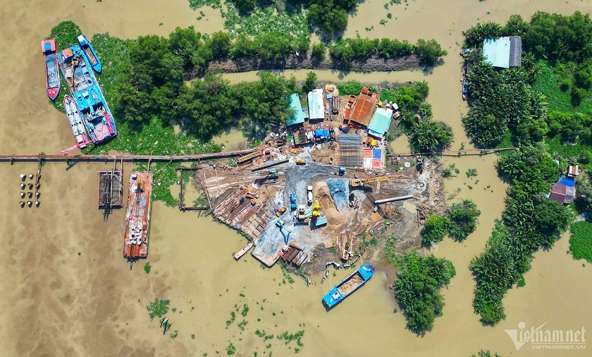 Một hạng mục của dự án thành phần 1A đoạn Tân Vạn - Nhơn Trạch, giai đoạn 1 thuộc đường Vành đai 3 TP.HCM đang thi công. (Nguồn: Vietnamnet) Một hạng mục của dự án thành phần 1A đoạn Tân Vạn - Nhơn Trạch, giai đoạn 1 thuộc đường Vành đai 3 TP.HCM đang thi công. (Nguồn: Vietnamnet)
