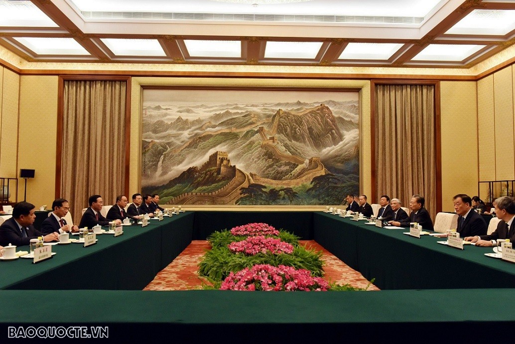 Chủ tịch nước Võ Văn Thưởng gặp Chủ tịch Nhân đại Trung Quốc Triệu Lạc Tế