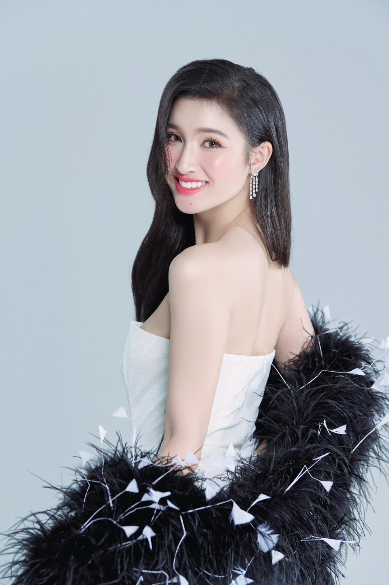 Á hậu Phương Nhi