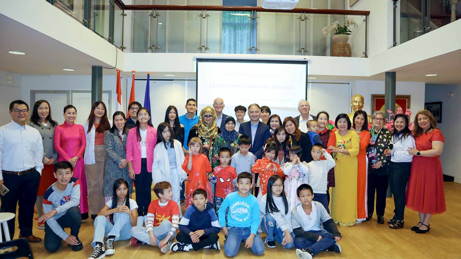 Khai giảng lớp tiếng Việt, năm học 2023-2024 tại Hà Lan Khai giảng lớp tiếng Việt năm học 2023-2024 tại Hà Lan