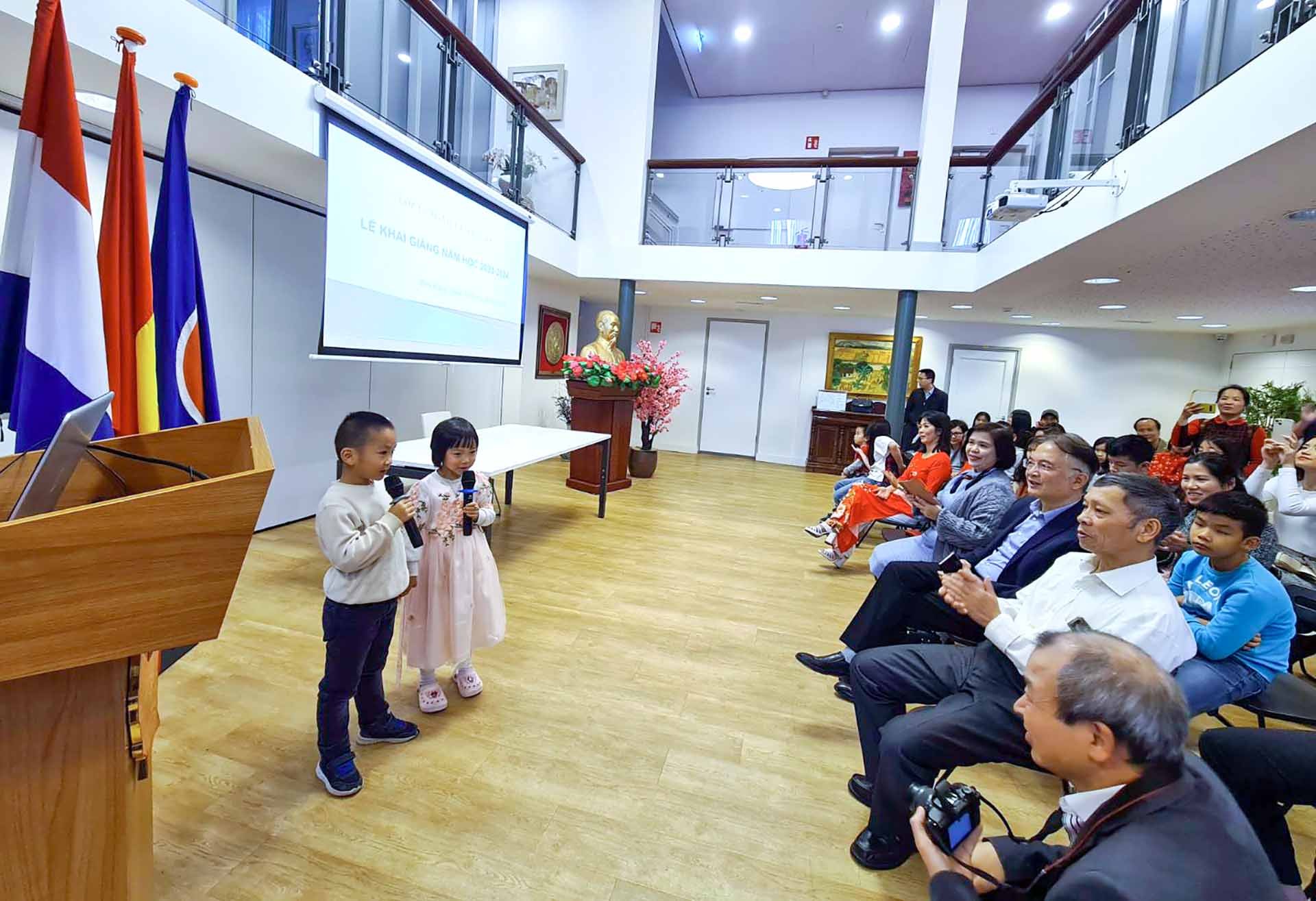 Khai giảng lớp tiếng Việt, năm học 2023-2024 tại Hà Lan Khai giảng lớp tiếng Việt năm học 2023-2024 tại Hà Lan