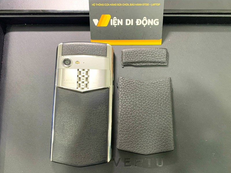 Lớp da điện thoại Vertu không còn thẩm mỹ như trước Lớp da điện thoại Vertu không còn thẩm mỹ như trước