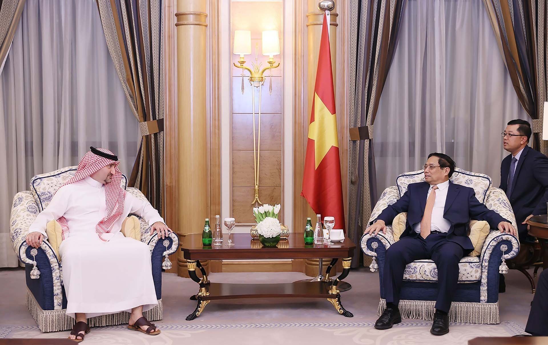 Thủ tướng Phạm Minh Chính tiếp Tiến sĩ Ali Al Khatib, Phó Giám đốc điều hành Ajlan & Bros. (Nguồn: TTXVN) Thủ tướng Phạm Minh Chính tiếp Tiến sĩ Ali Al Khatib, Phó Giám đốc điều hành Ajlan & Bros. (Nguồn: TTXVN)