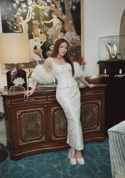 Diễn viên Lý Nhã Kỳ mở tiệc tri ân bạn bè dịp 20/10