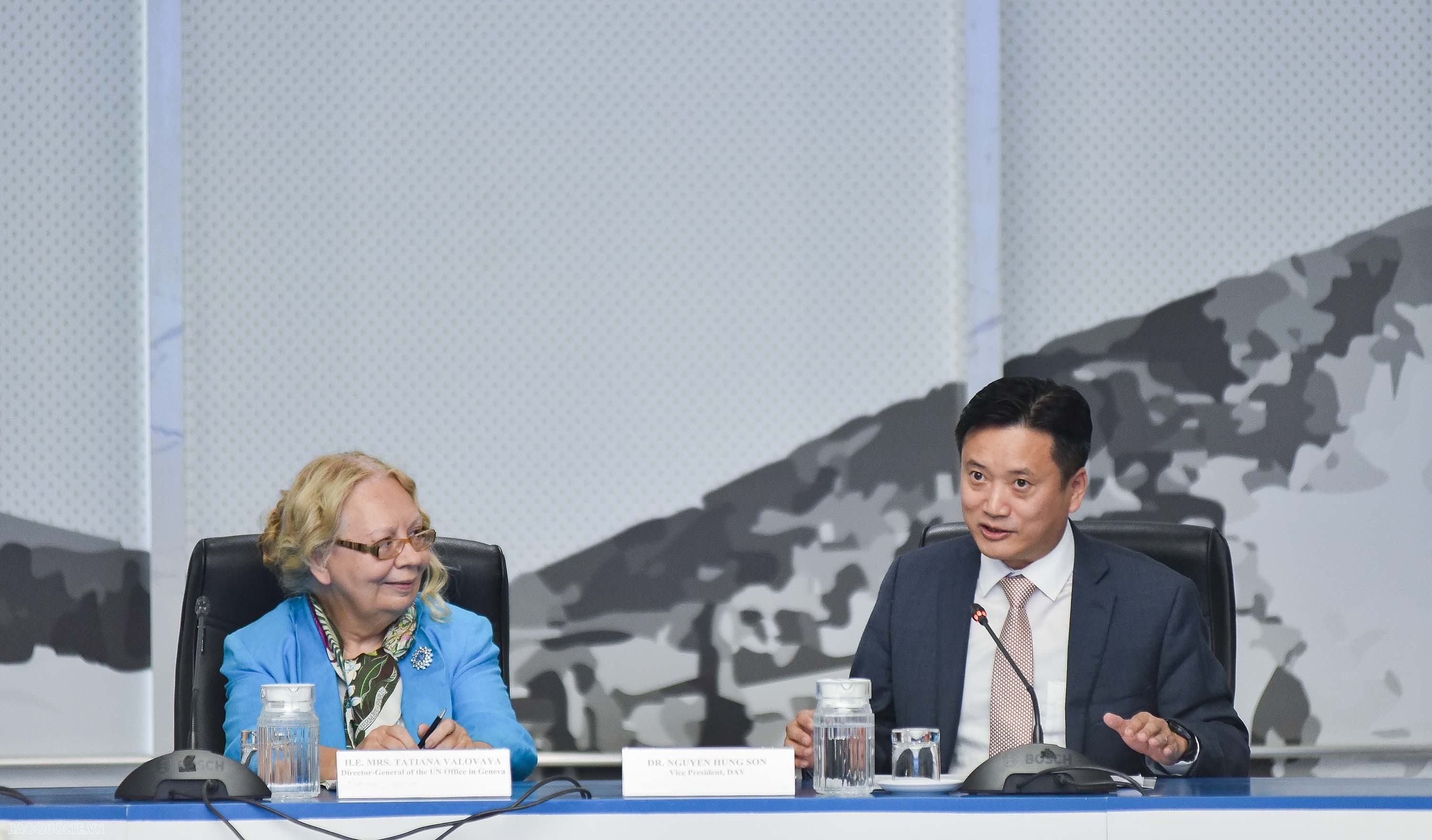 Tổng Giám đốc Văn phòng Liên hợp quốc (LHQ) Tatiana Valovaya tại Geneva đã có buổi giao lưu, nói chuyện với sinh viên Học viện Ngoại giao ngaày 19/10/2023