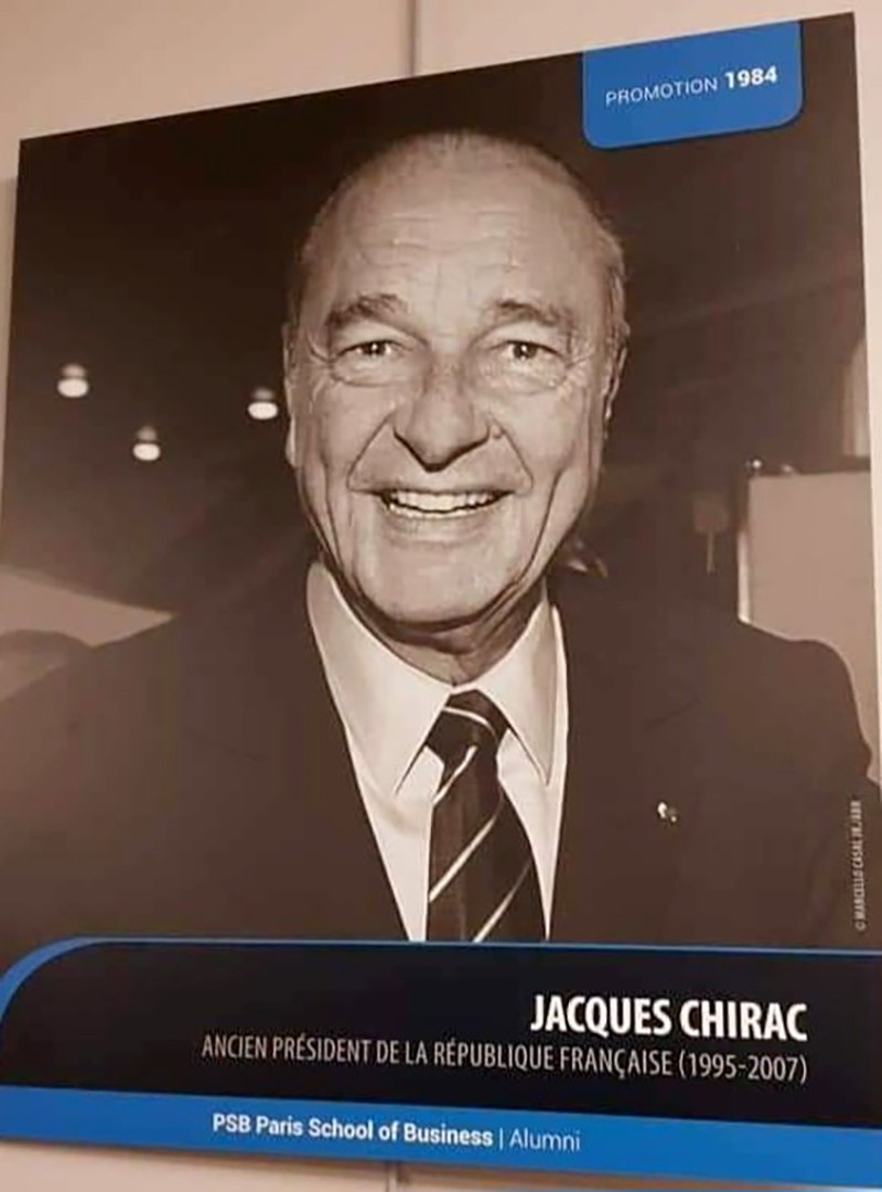 Hình ảnh Cựu tổng thống Pháp Jacque Chirac được treo trang trọng tại Trường Kinh Doanh Paris (PSB) cho những đóng góp của Ông vì sự tiến bộ chung của Thế giới và Ông cũng được biết đến là “Một người Pháp yêu mến Việt Nam” Hình ảnh Cựu tổng thống Pháp Jacque Chirac được treo trang trọng tại Trường Kinh Doanh Paris (PSB) cho những đóng góp của Ông vì sự tiến bộ chung của Thế giới và Ông cũng được biết đến là “Một người Pháp yêu mến Việt Nam”