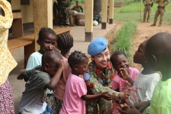 Ngày Phụ nữ Việt Nam (20/10): 'Bóng hồng' mũ nồi xanh kể chuyện đi gìn giữ hòa bình ở Cộng hòa Trung Phi