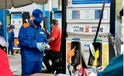 Giá xăng dầu hôm nay 8/12: Duy trì đà lao dốc; giá trong nước quay đầu đồng loạt giảm