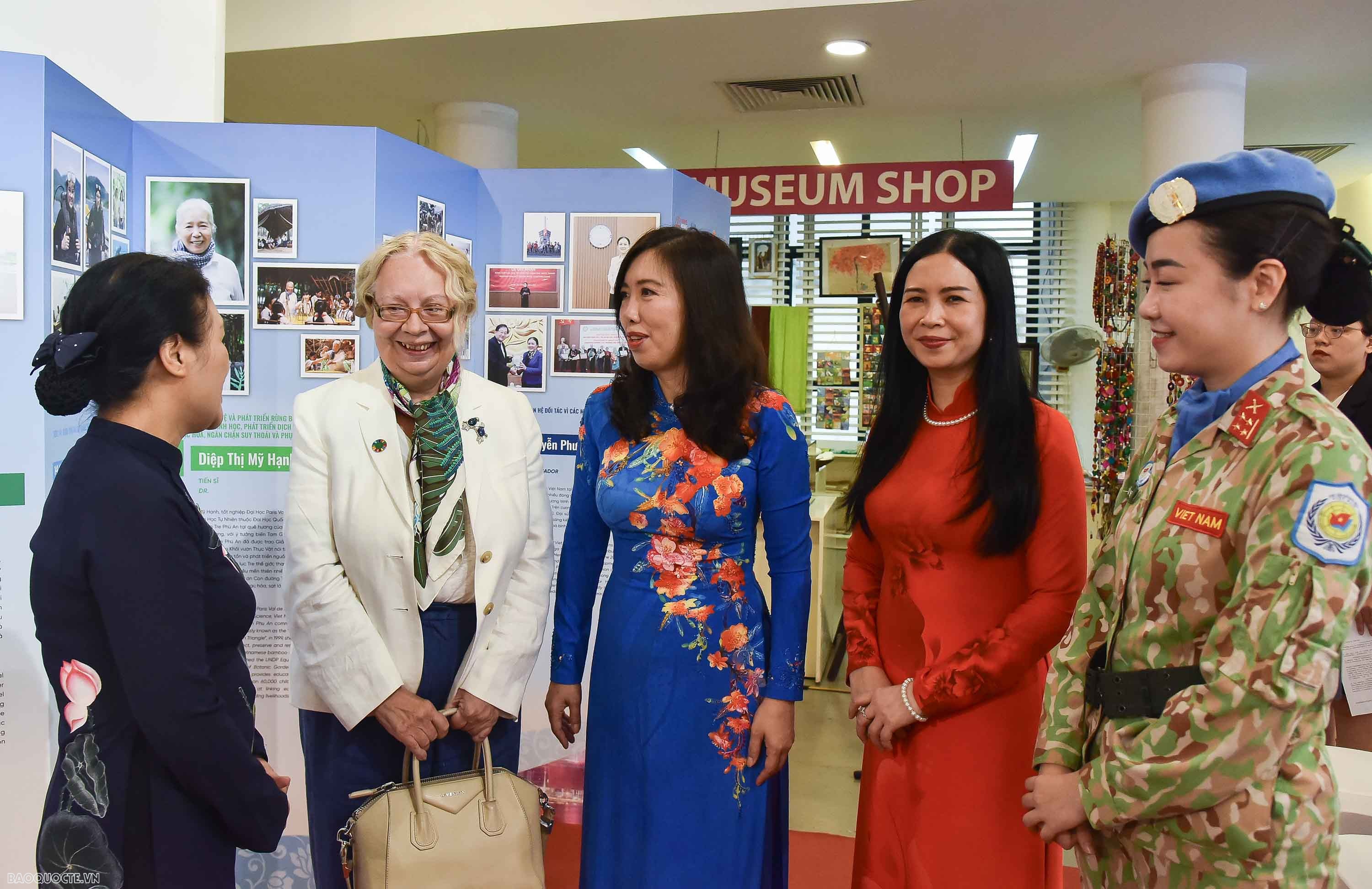 Khai mạc Triển lãm ảnh  '17 Gương mặt Hành động Việt Nam vì sự phát triển bền vững'