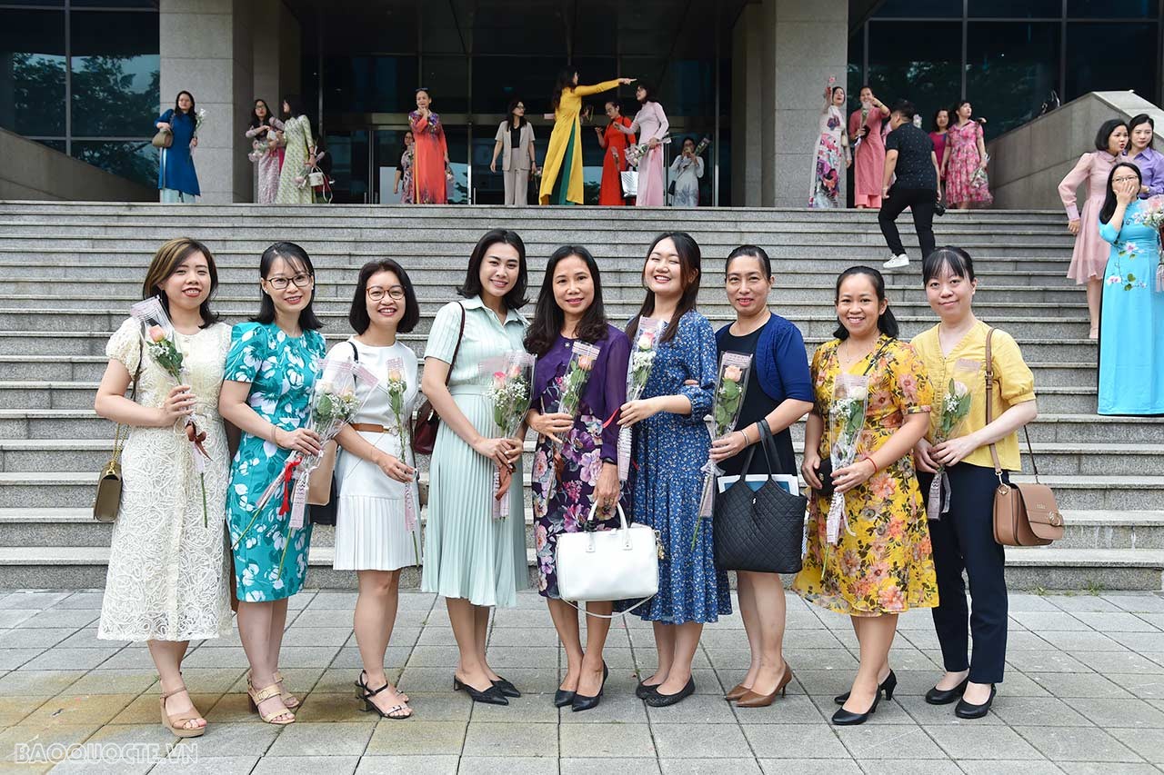 Cán bộ ngoại giao nữ luôn bản lĩnh và ý chí, nghị lực và sáng tạo, sự bao dung và lòng nhân ái