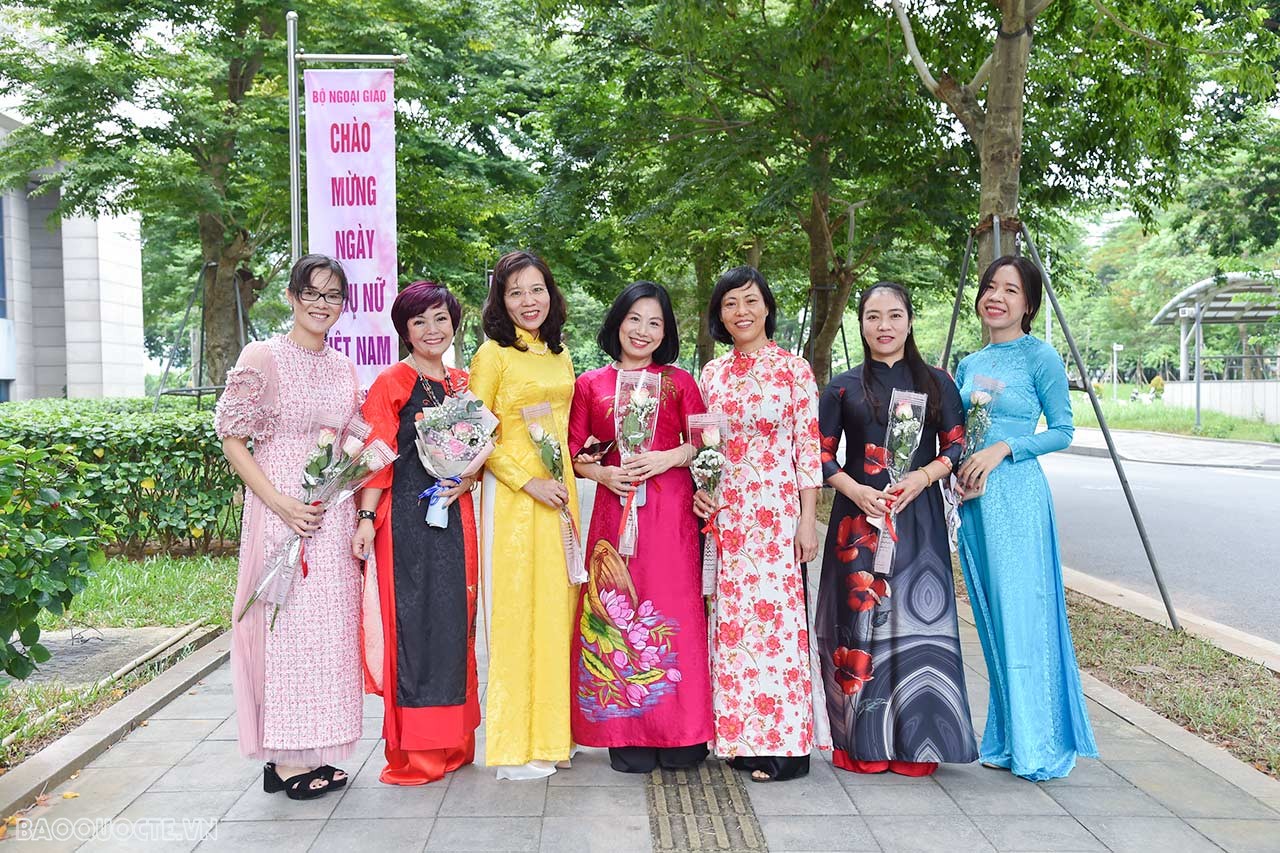 Cán bộ ngoại giao nữ luôn bản lĩnh và ý chí, nghị lực và sáng tạo, sự bao dung và lòng nhân ái