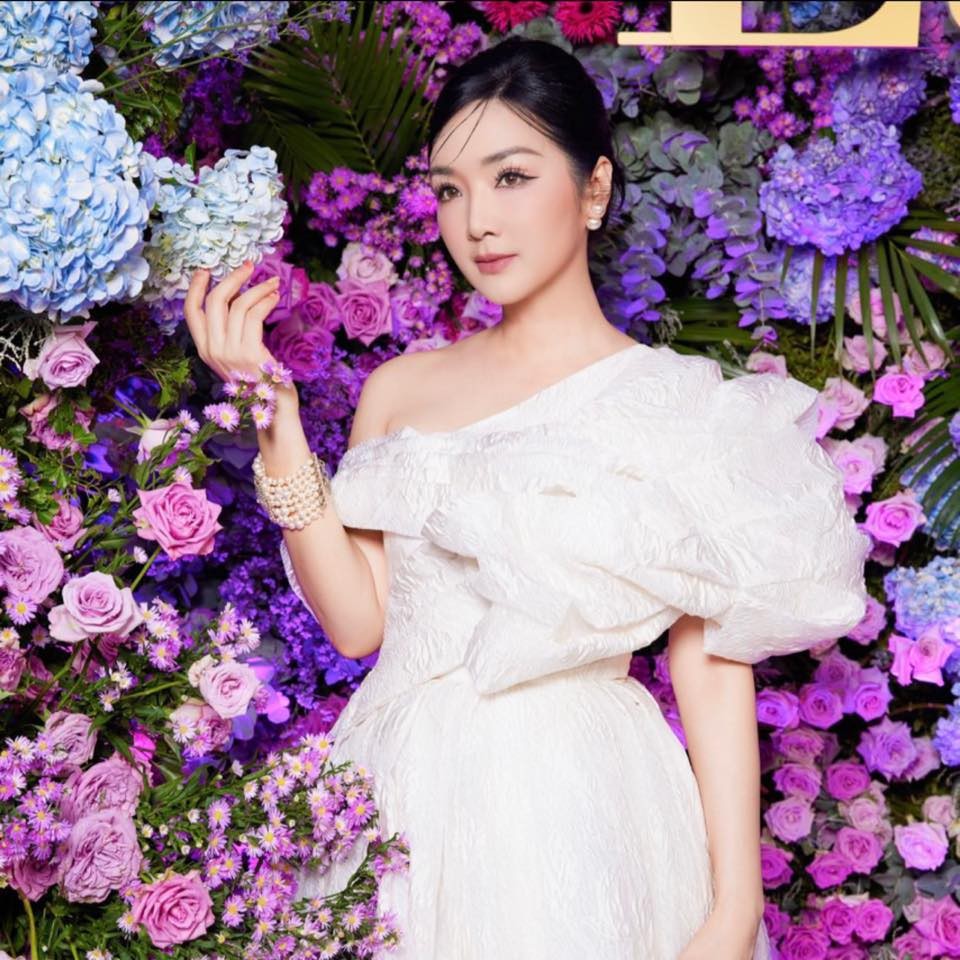 Sao Việt đón 20/10 thế nào?