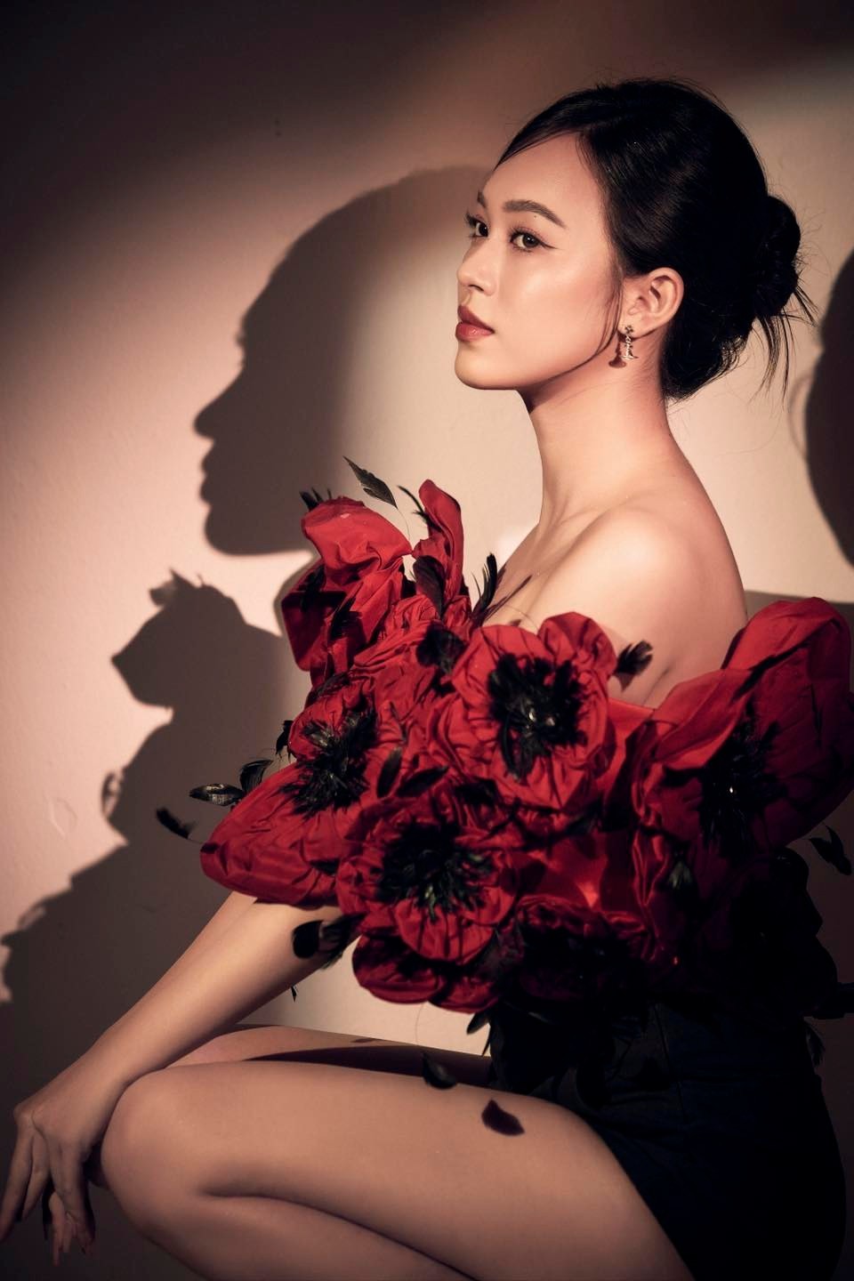 Á hậu Trịnh Thùy Linh đẹp ngút ngàn