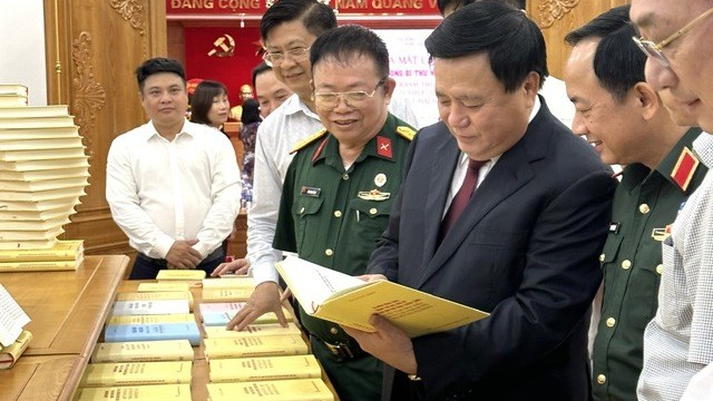 lan toa gia tri sau sac tu cuon sach moi cua tong bi thu nguyen phu trong