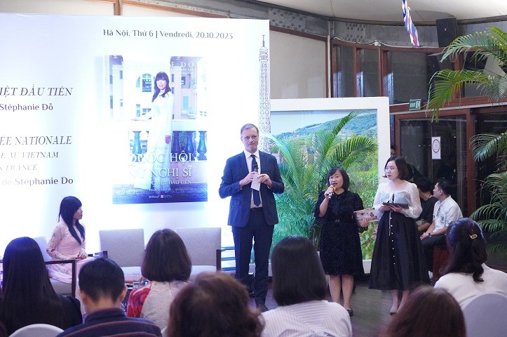 Ra mắt sách của nữ nghị sĩ Pháp gốc Việt đầu tiên Ra mắt sách của nữ nghị sĩ Pháp gốc Việt đầu tiên