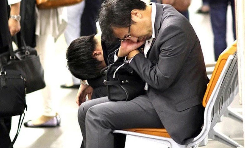 Nhật Bản báo động về tình trạng mất ngủ ở người lao động Nhật Bản báo động về tình trạng mất ngủ ở người lao động