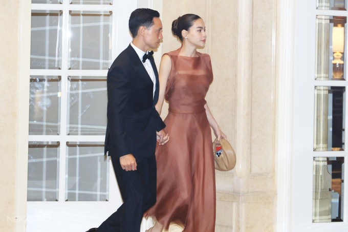 Hồ Ngọc Hà - Kim Lý di chuyển nhanh vào sảnh tiệc, không chụp hình bên ngoài trung tâm tiệc cưới. Ảnh: Bil