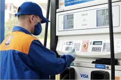 Giá xăng dầu hôm nay 28/12: Thế giới lao dốc; trong nước chiều nay có thể quay đầu giảm