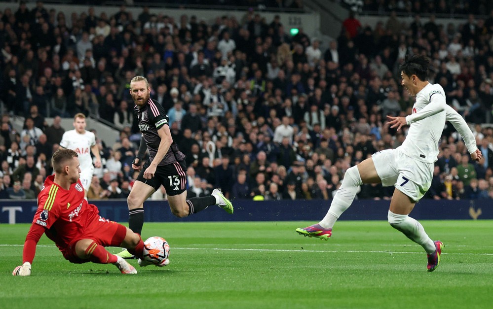 Son Heung Min sớm có cơ hội mở tỷ số đầu trận đấu Tottenham và Fulham. Son Heung Min sớm có cơ hội mở tỷ số đầu trận đấu Tottenham và Fulham.