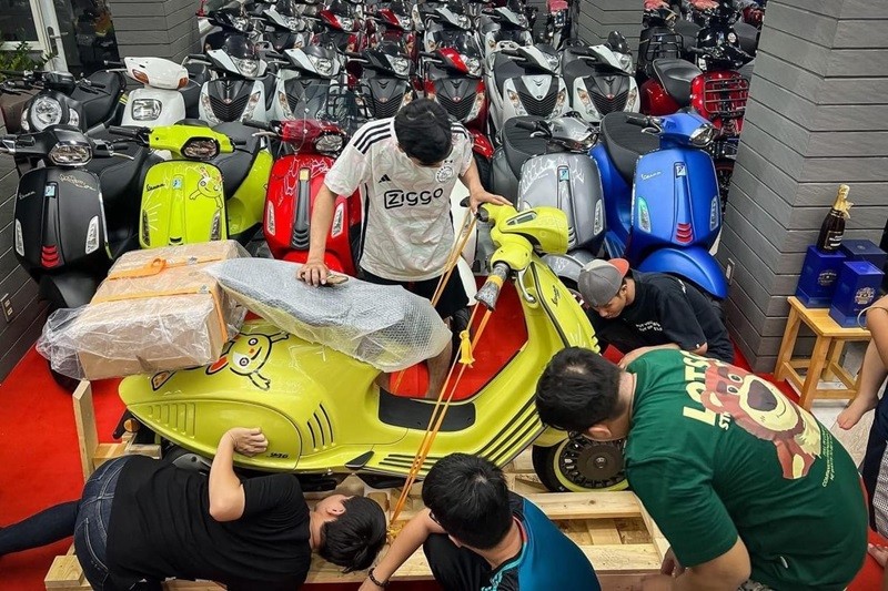 Cận cảnh Vespa 946 10 Anniversario đầu tiên tại Việt Nam