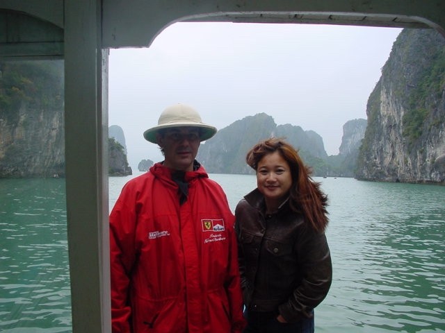 Đại sứ Tomas Ferrari và vợ. Đại sứ Tomas Ferrari và vợ.