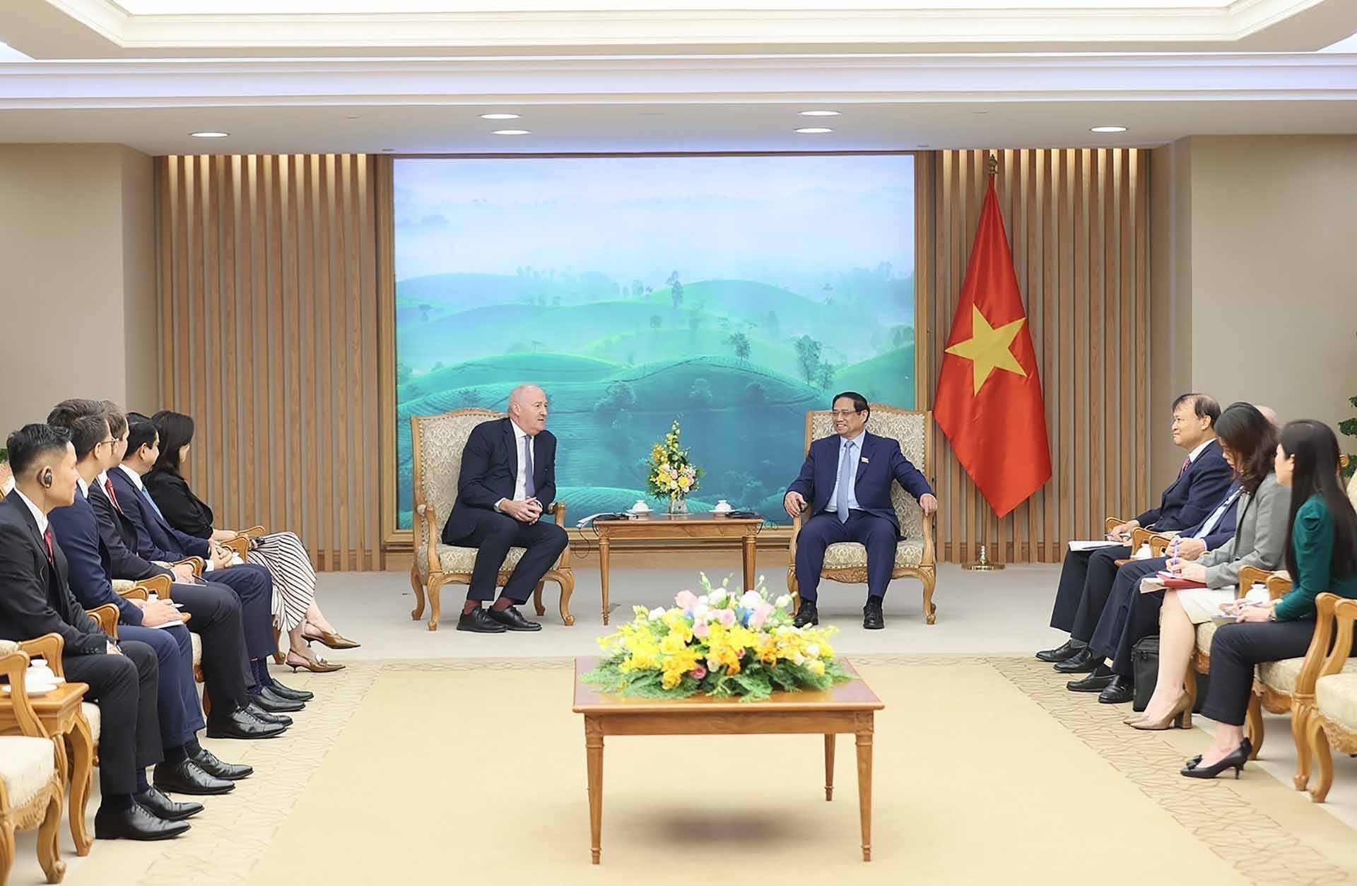 Thủ tướng Phạm Minh Chính tiếp ông Guy Bradley, Chủ tịch Tập đoàn John Swire&Sons. (Nguồn: TTXVN) Thủ tướng Phạm Minh Chính tiếp ông Guy Bradley, Chủ tịch Tập đoàn John Swire&Sons. (Nguồn: TTXVN)