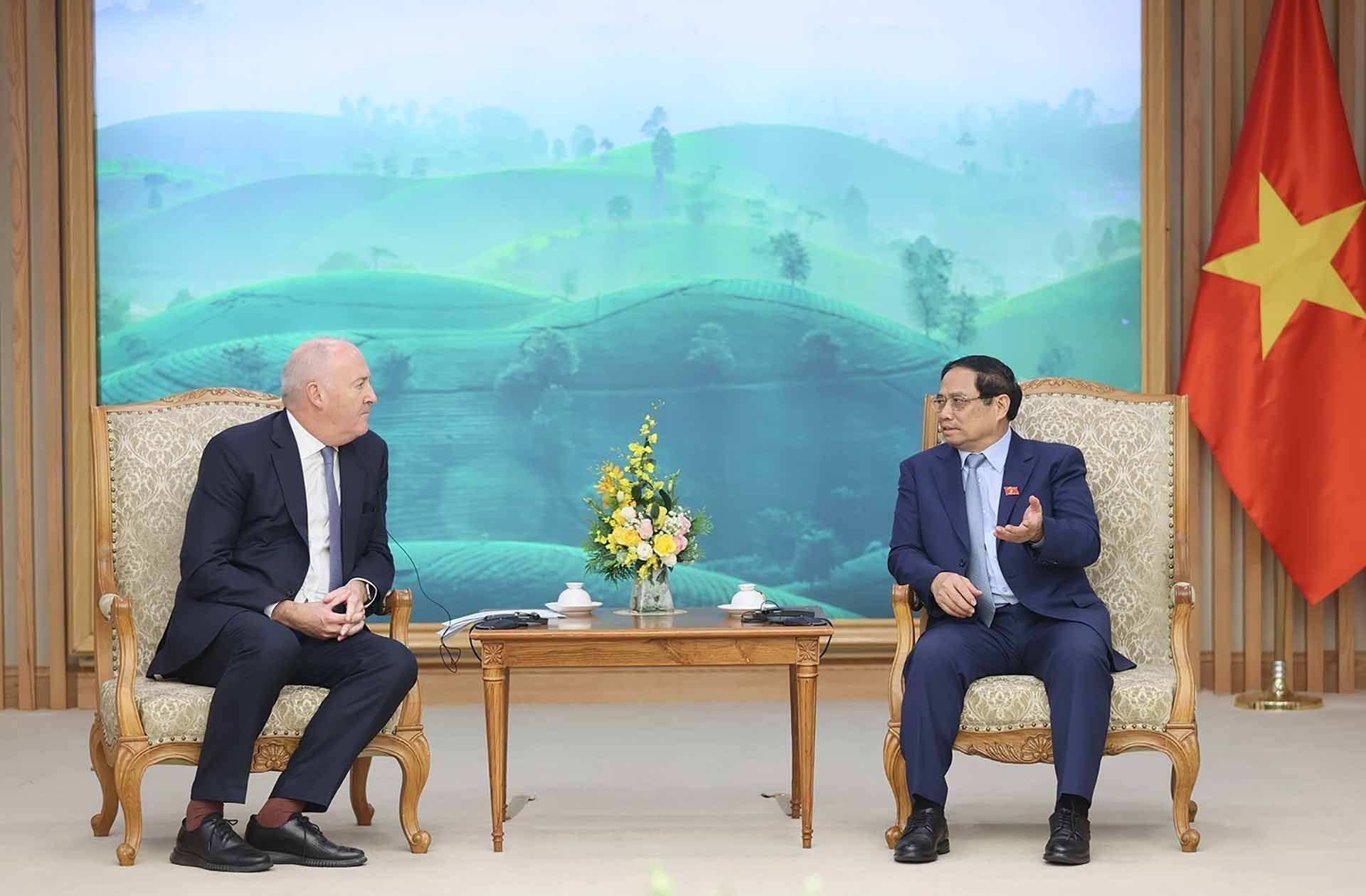 Thủ tướng Phạm Minh Chính tiếp ông Guy Bradley, Chủ tịch Tập đoàn John Swire&Sons. (Nguồn: TTXVN) Thủ tướng Phạm Minh Chính tiếp ông Guy Bradley, Chủ tịch Tập đoàn John Swire&Sons. (Nguồn: TTXVN)